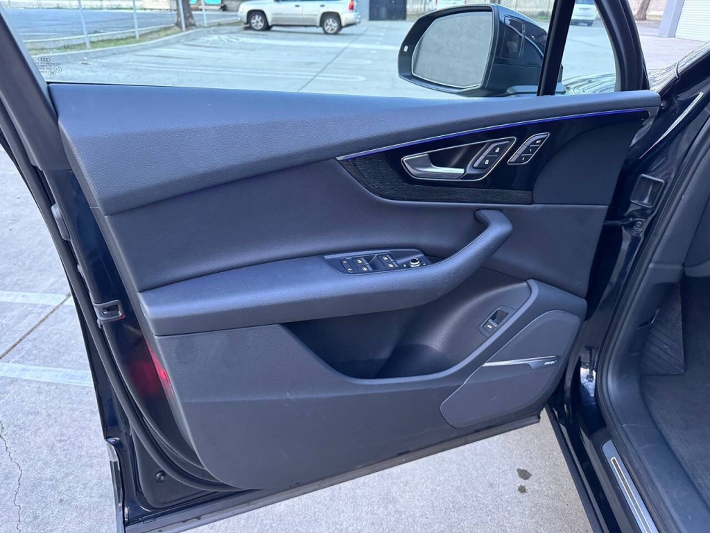 2017 Audi Q7 Image 40