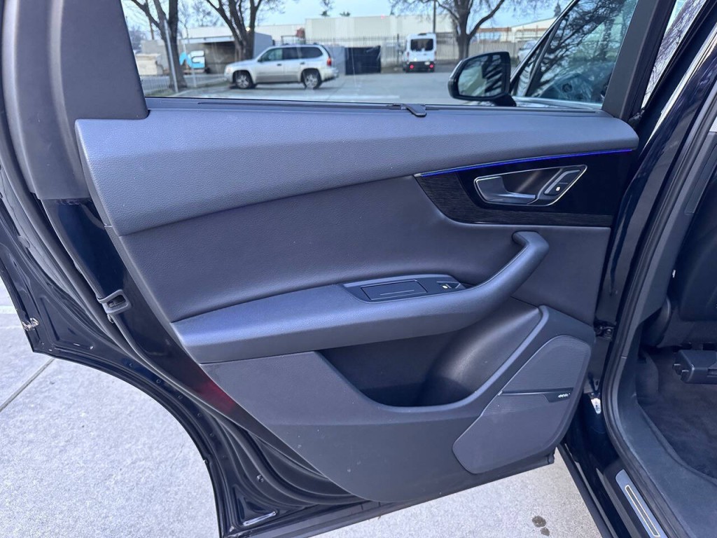 2017 Audi Q7 Image 42