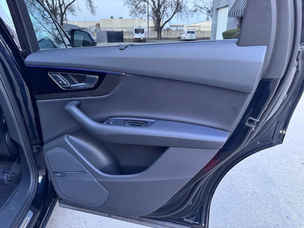 2017 Audi Q7 Image 43