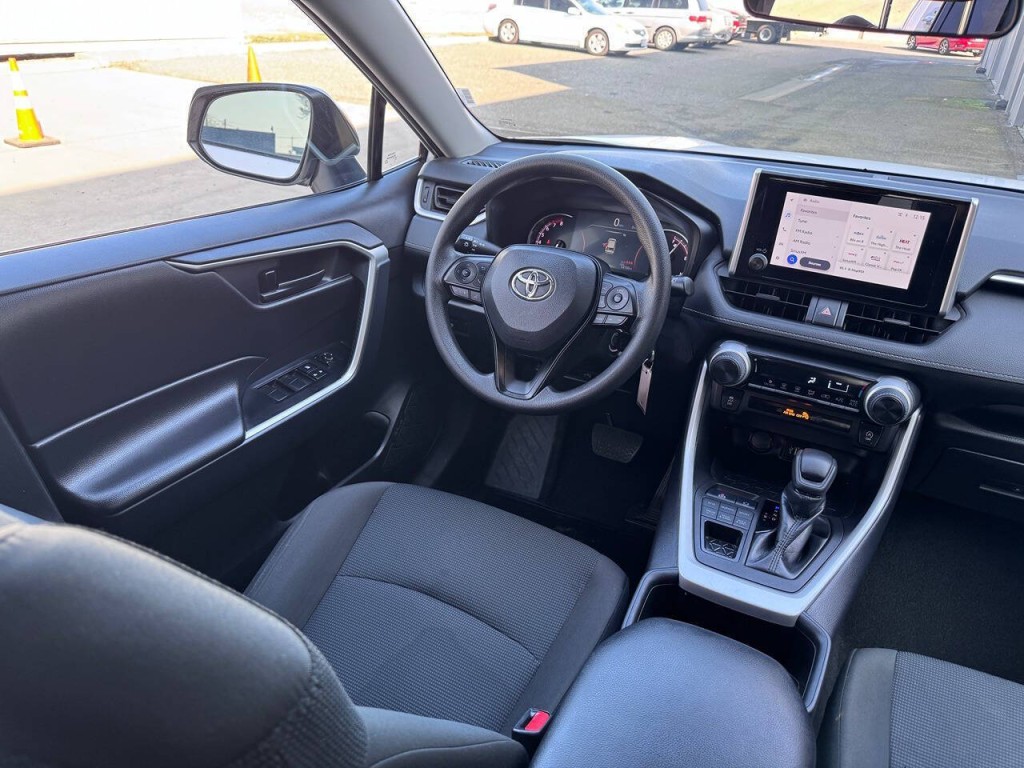 2024 Toyota Rav4 Image 11