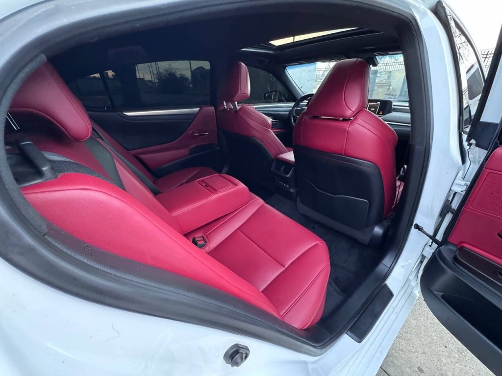 2019 Lexus ES 350 Image 32