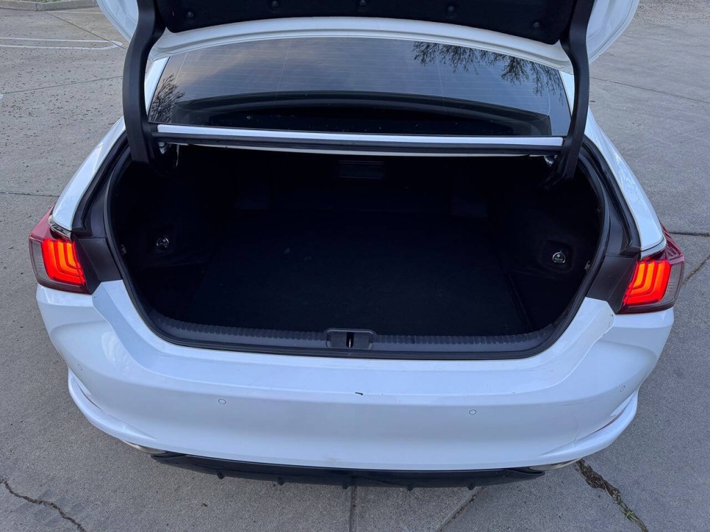 2019 Lexus ES 350 Image 48