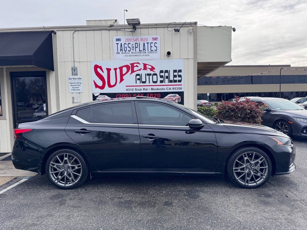 2023 Nissan Altima Image 7