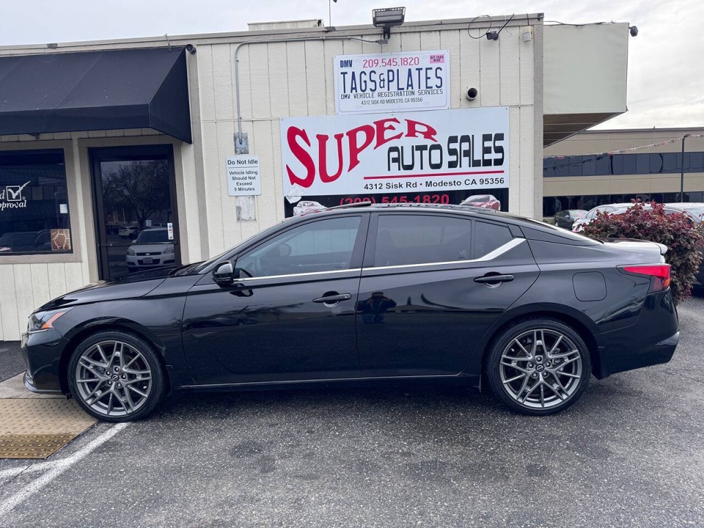 2023 Nissan Altima Image 8