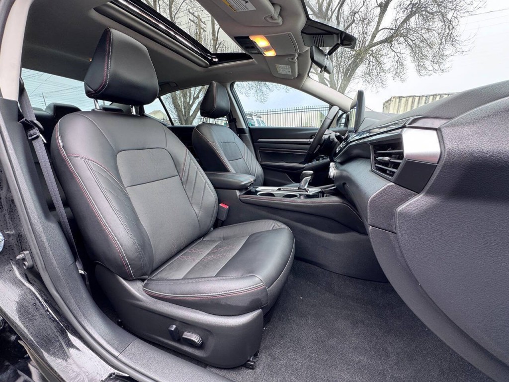 2023 Nissan Altima Image 12