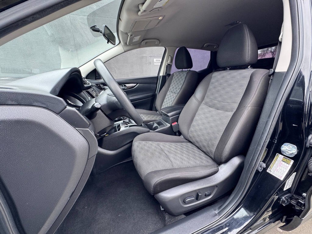 2018 Nissan Rogue Image 12