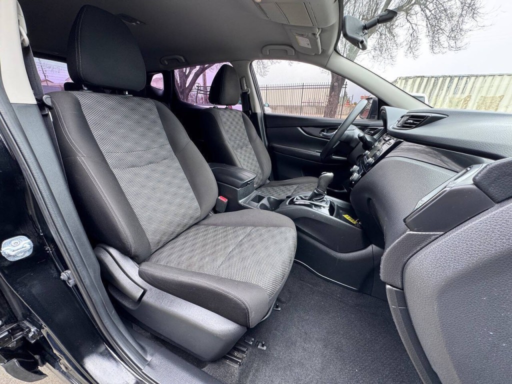 2018 Nissan Rogue Image 13