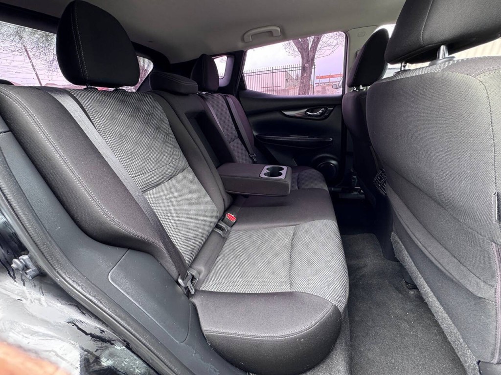 2018 Nissan Rogue Image 15