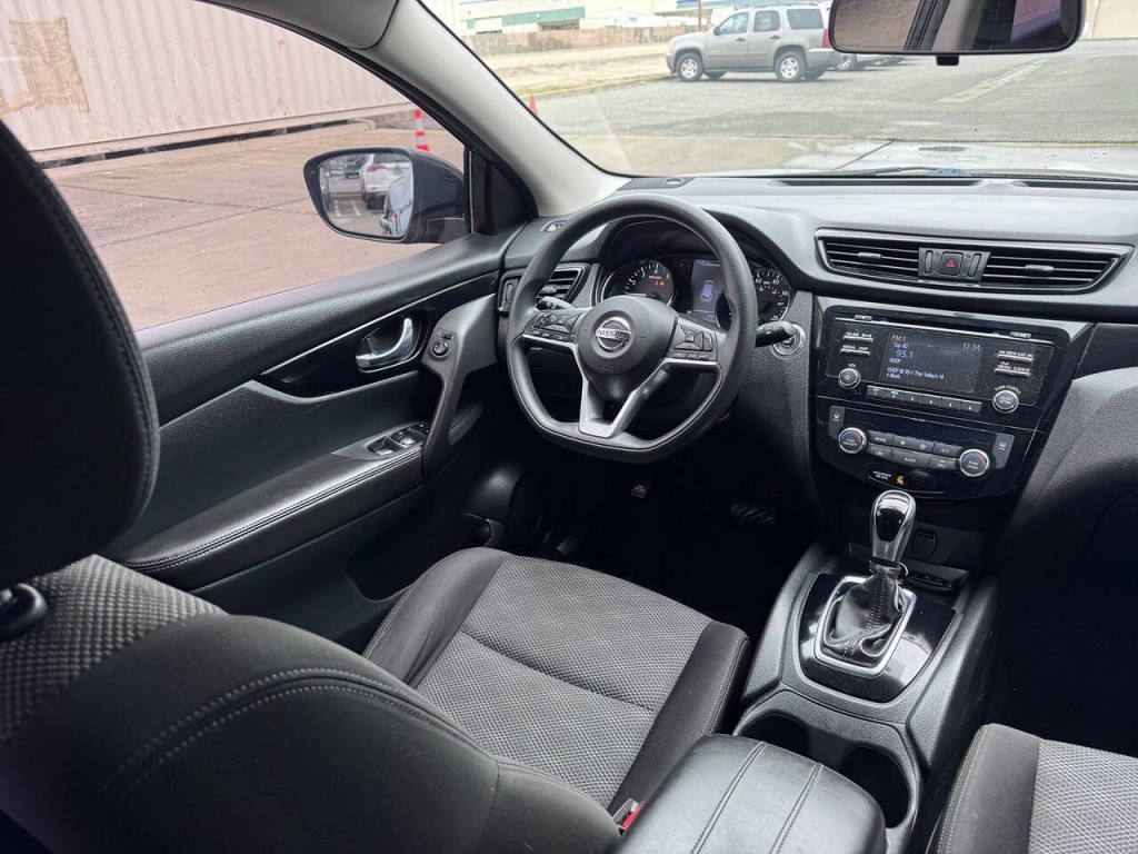 2018 Nissan Rogue Image 16