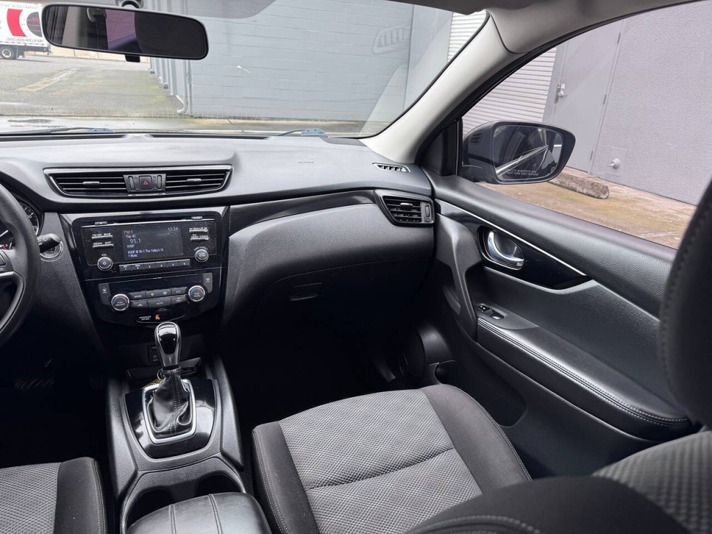 2018 Nissan Rogue Image 17