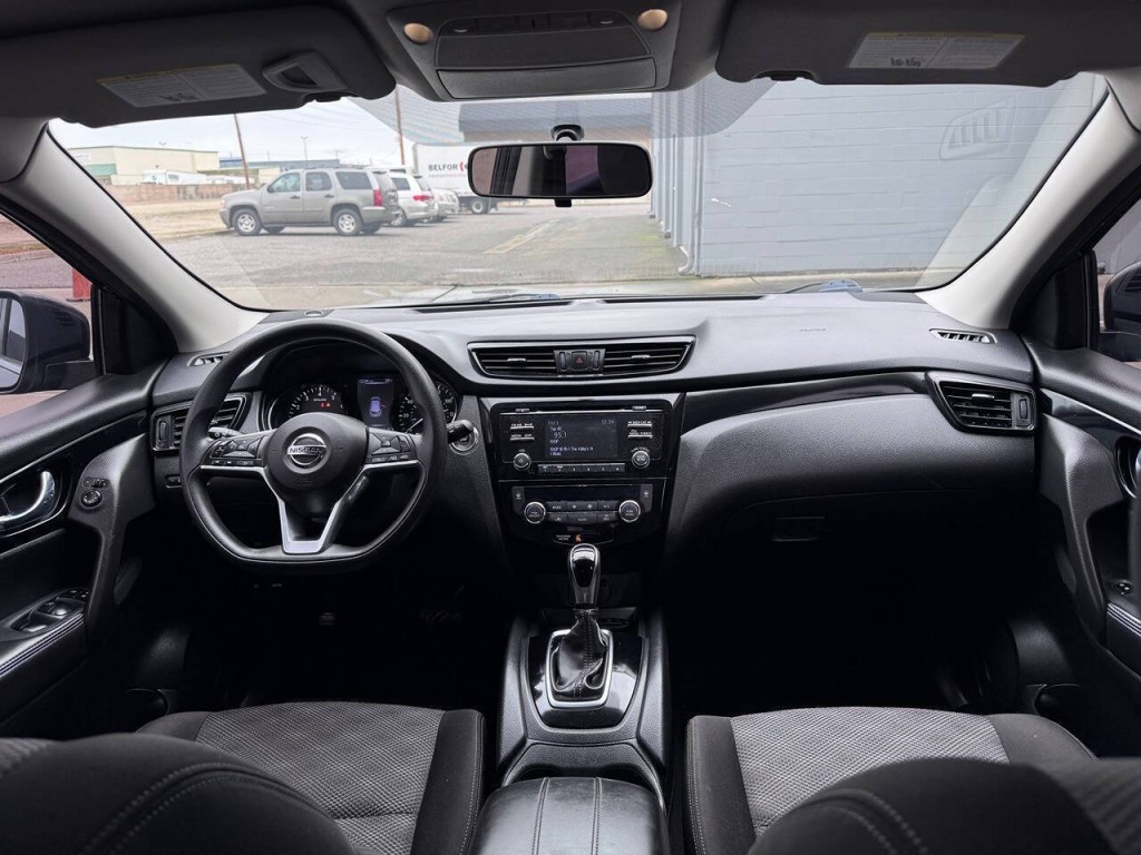 2018 Nissan Rogue Image 18