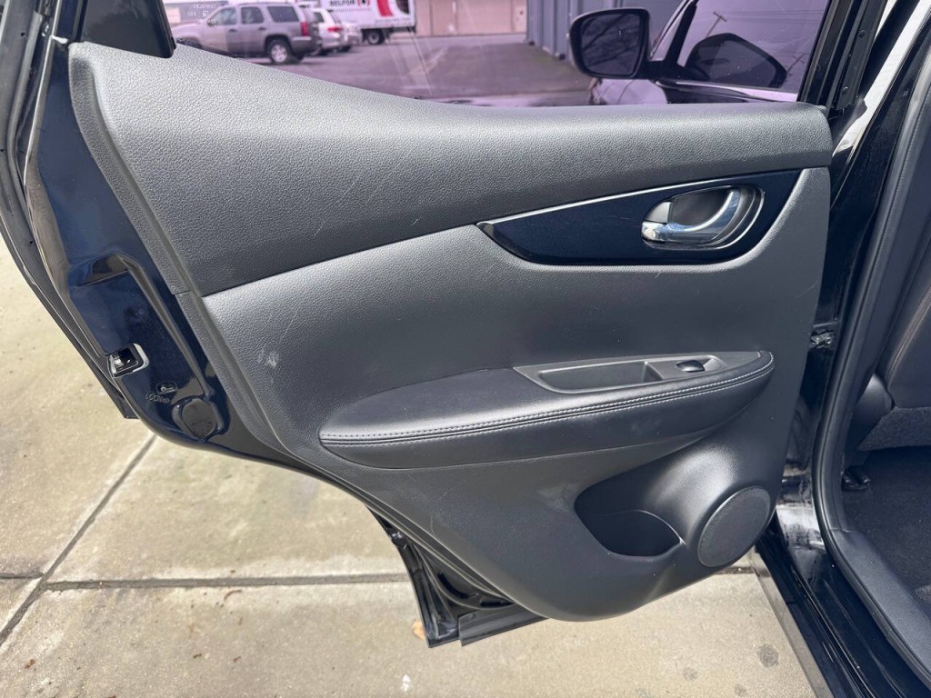 2018 Nissan Rogue Image 37