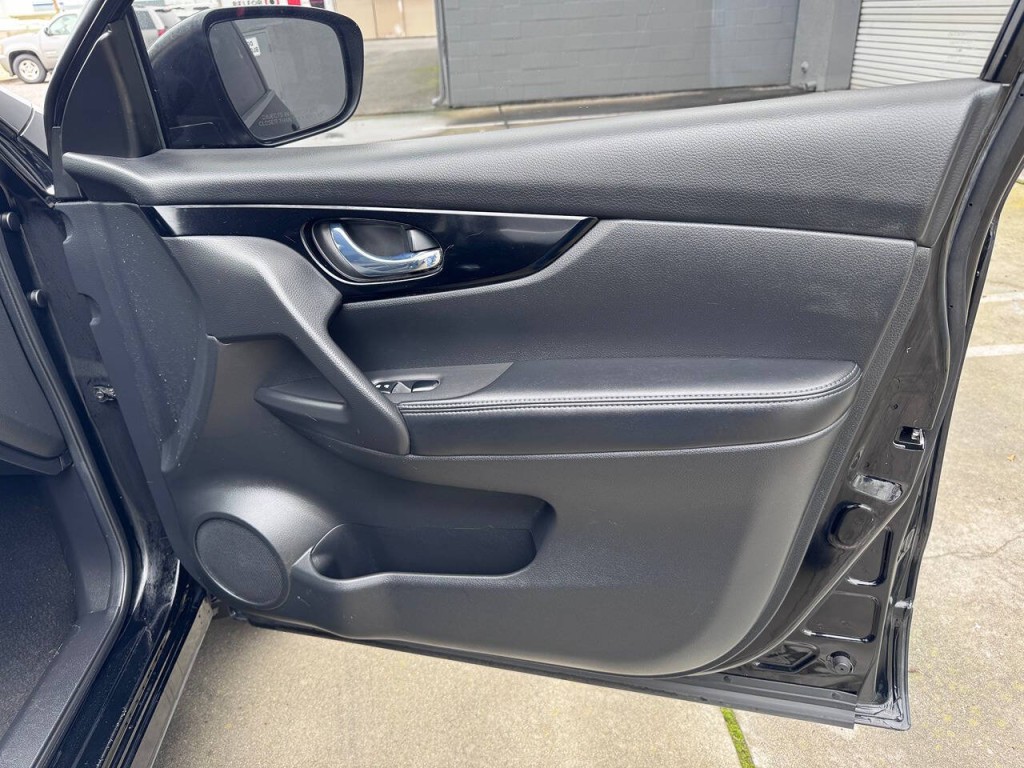 2018 Nissan Rogue Image 39