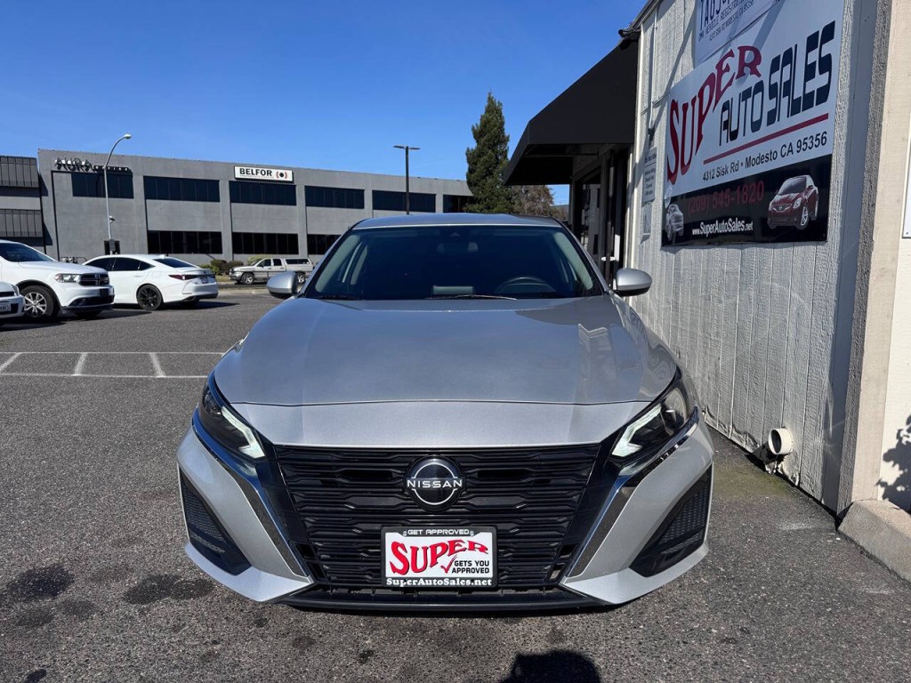 2023 Nissan Altima Image 3