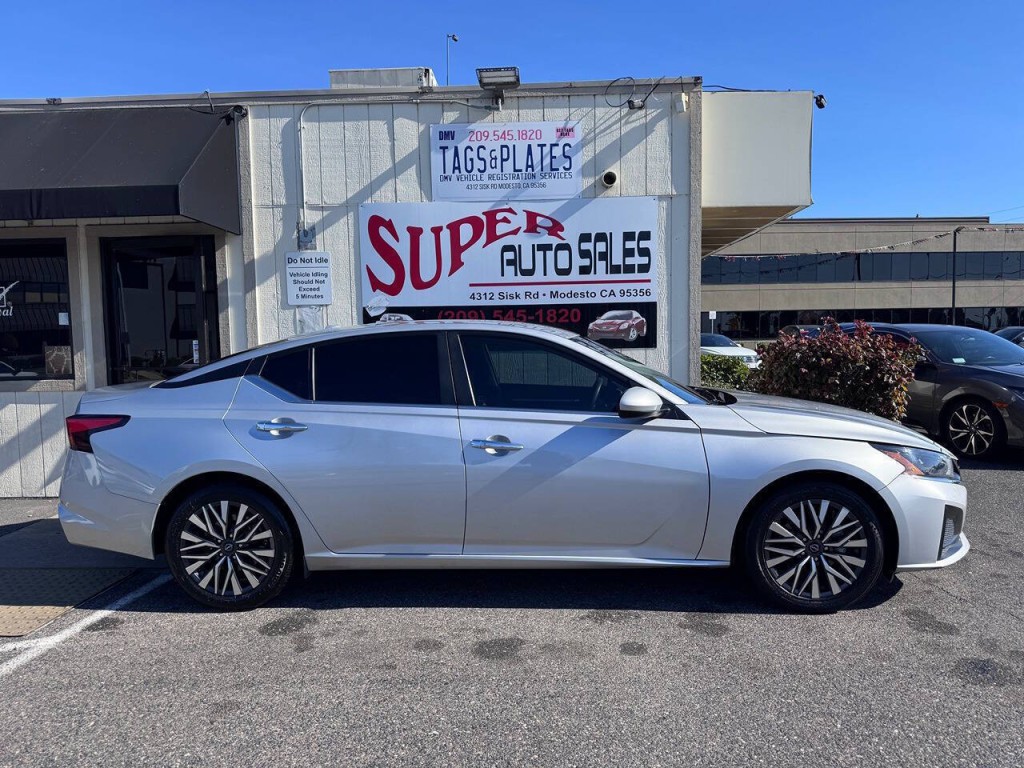 2023 Nissan Altima Image 7