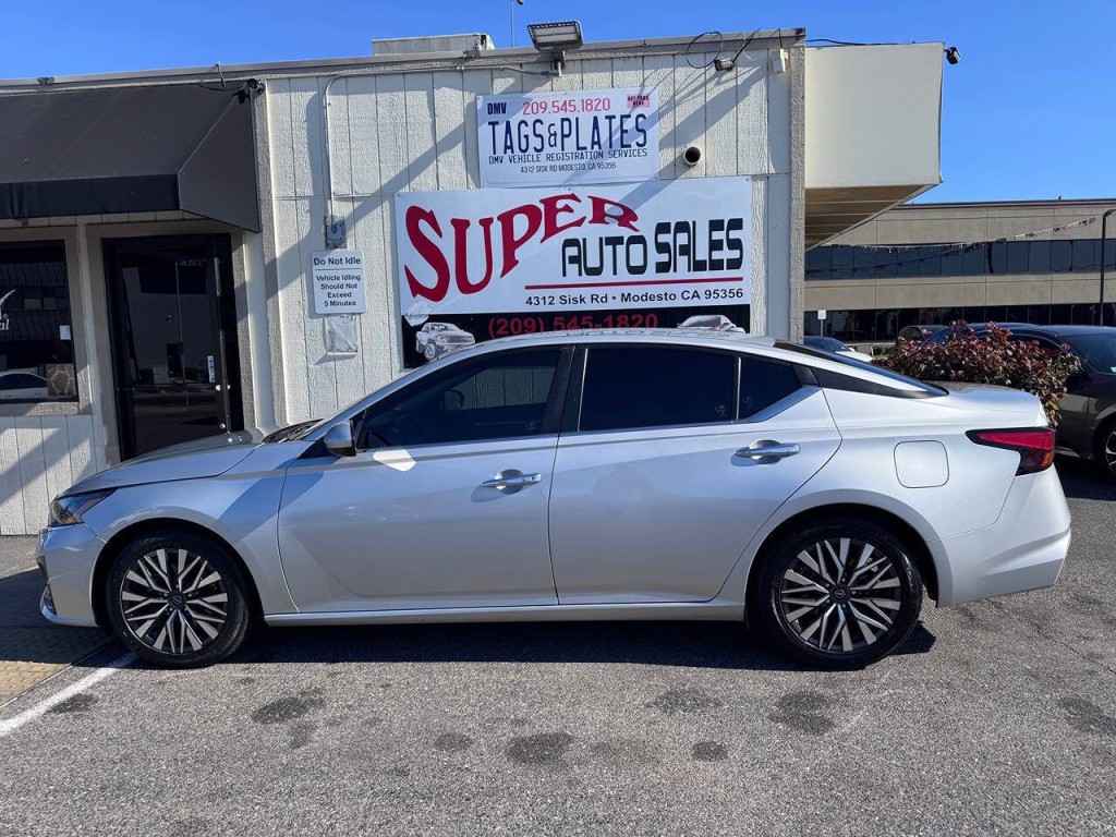 2023 Nissan Altima Image 8