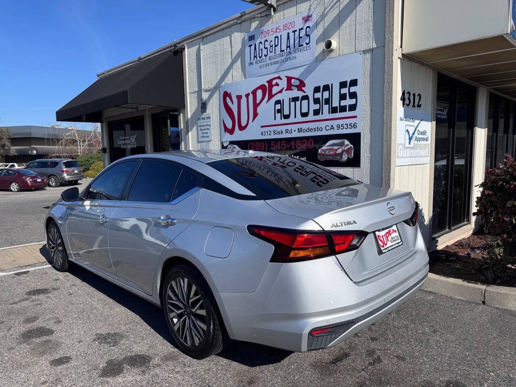 2023 Nissan Altima Image 9