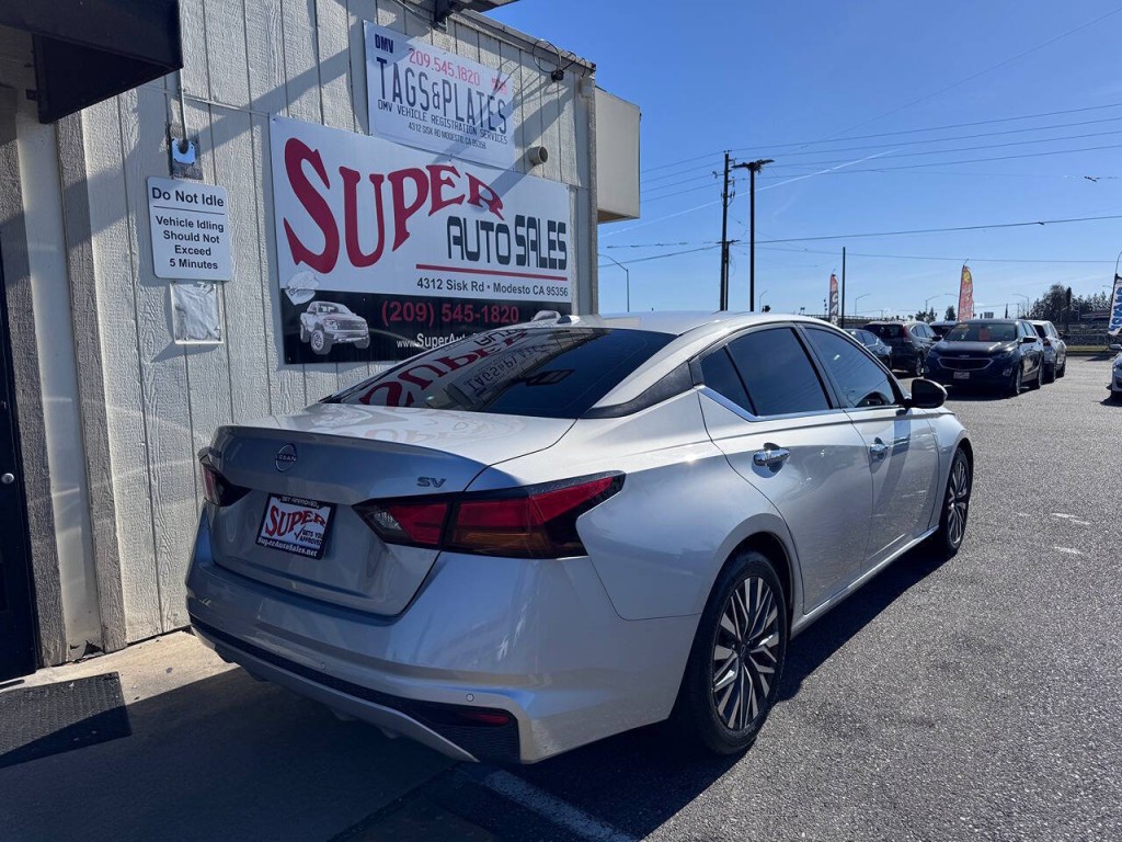 2023 Nissan Altima Image 10