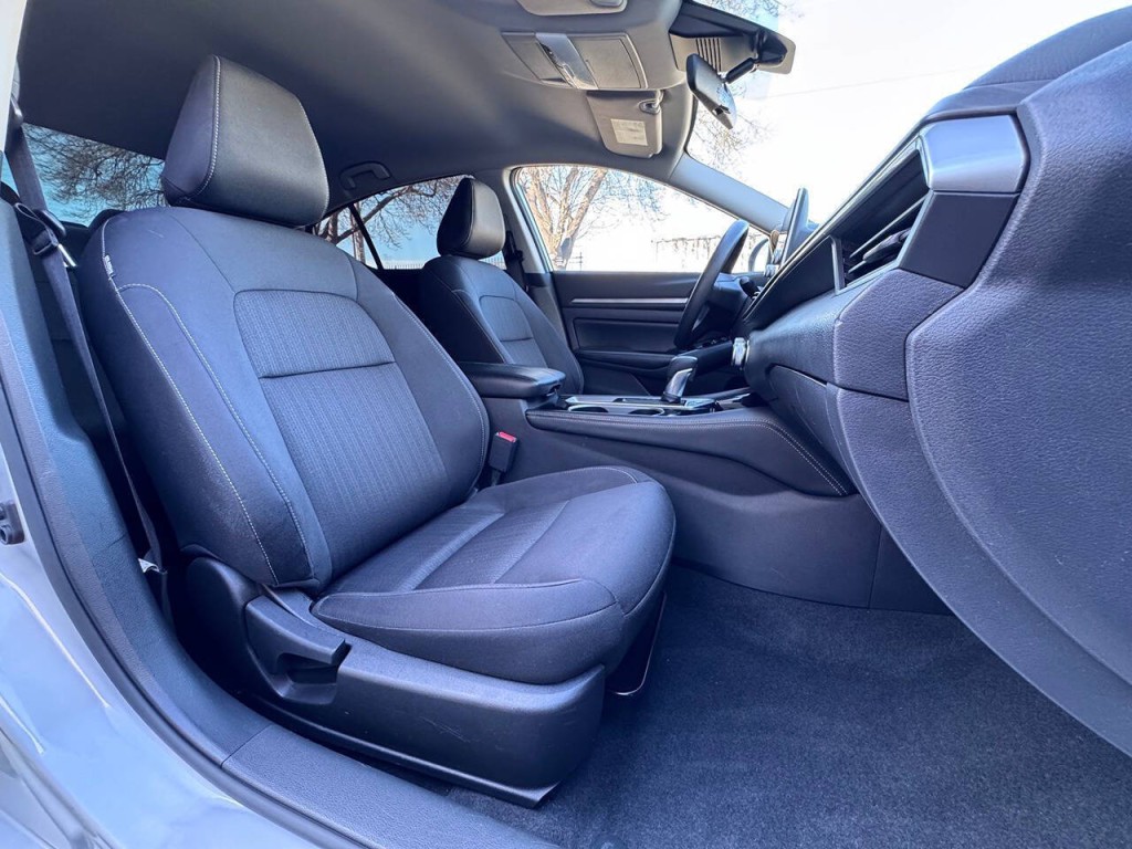 2023 Nissan Altima Image 12
