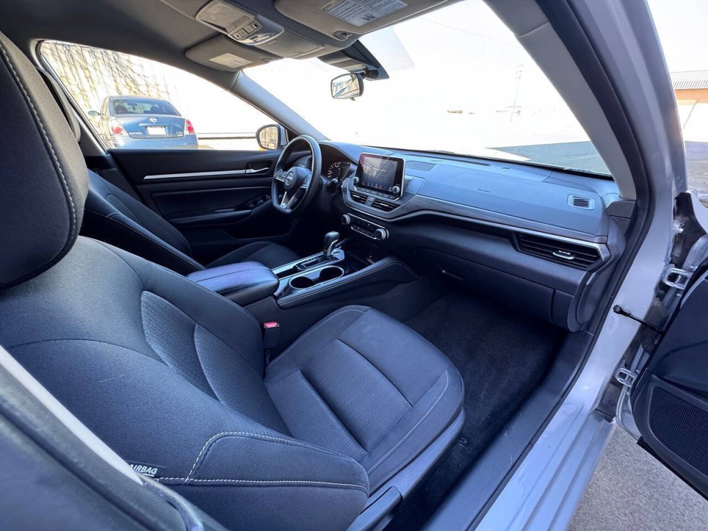 2023 Nissan Altima Image 30