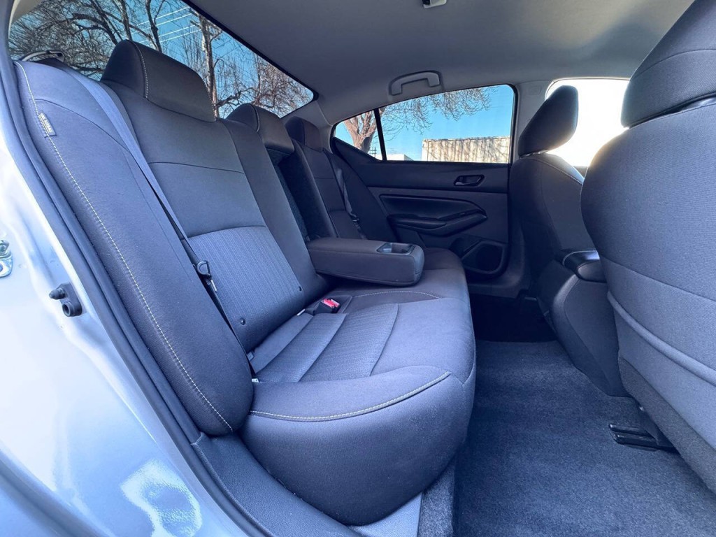 2023 Nissan Altima Image 32