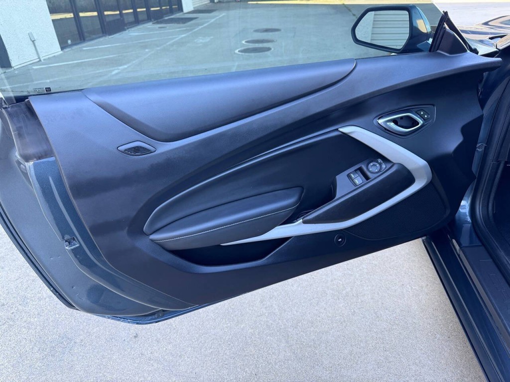 2019 Chevrolet Camaro Image 16