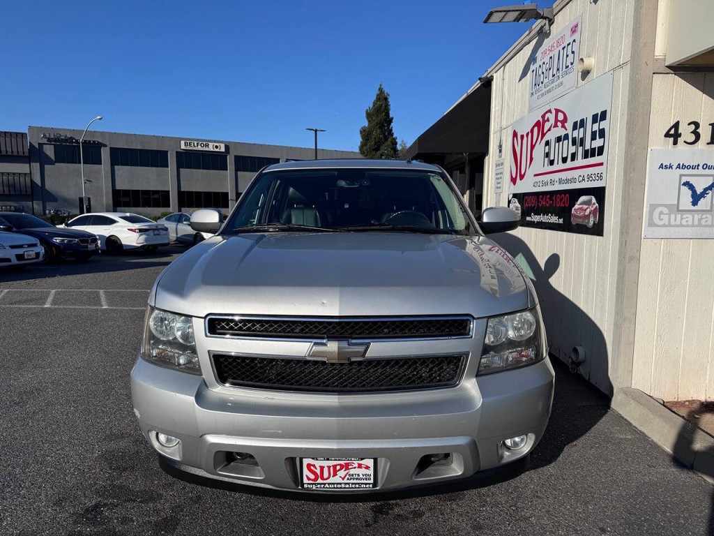 2011 Chevrolet Suburban Image 4