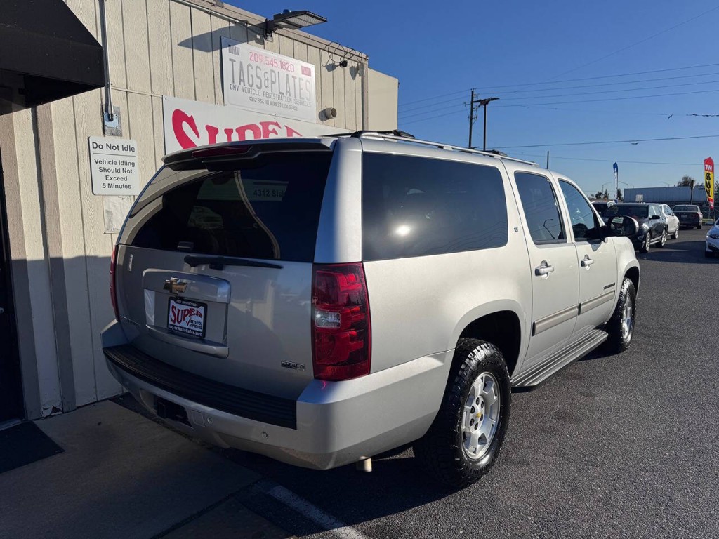 2011 Chevrolet Suburban Image 10