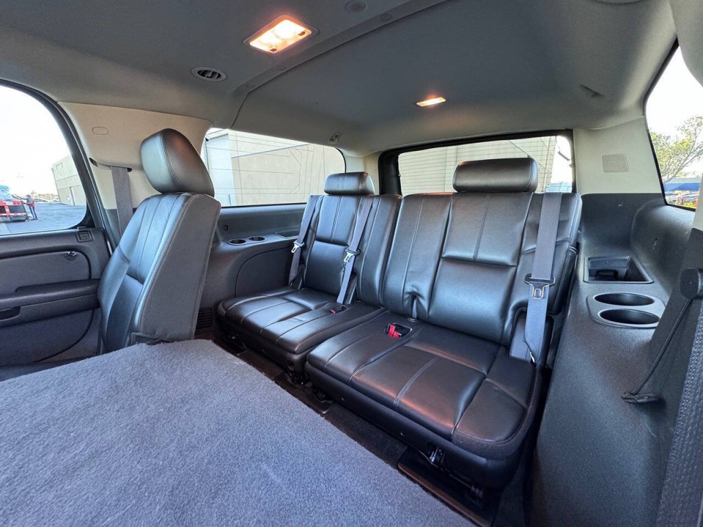 2011 Chevrolet Suburban Image 16