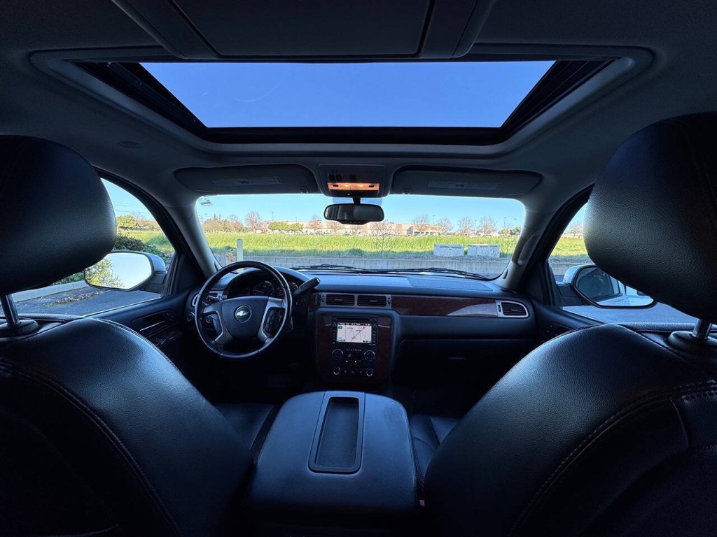 2011 Chevrolet Suburban Image 20