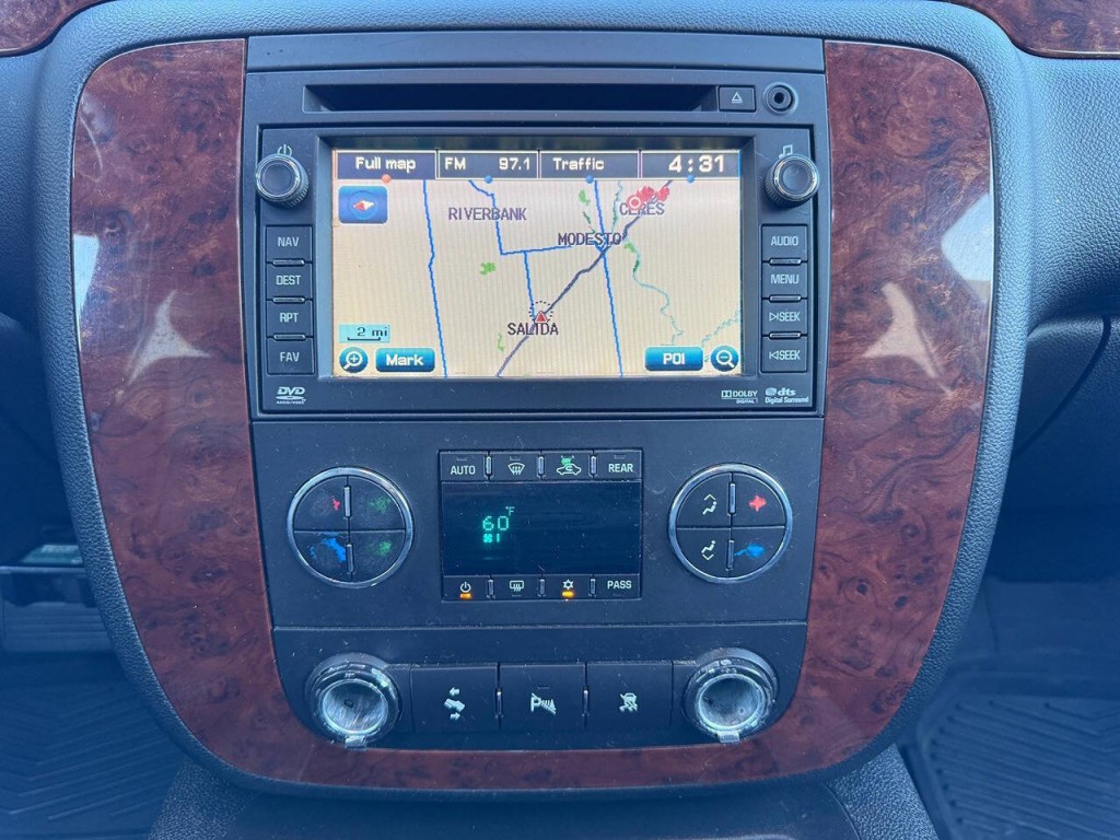 2011 Chevrolet Suburban Image 21