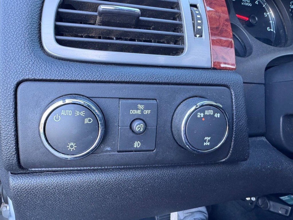 2011 Chevrolet Suburban Image 23