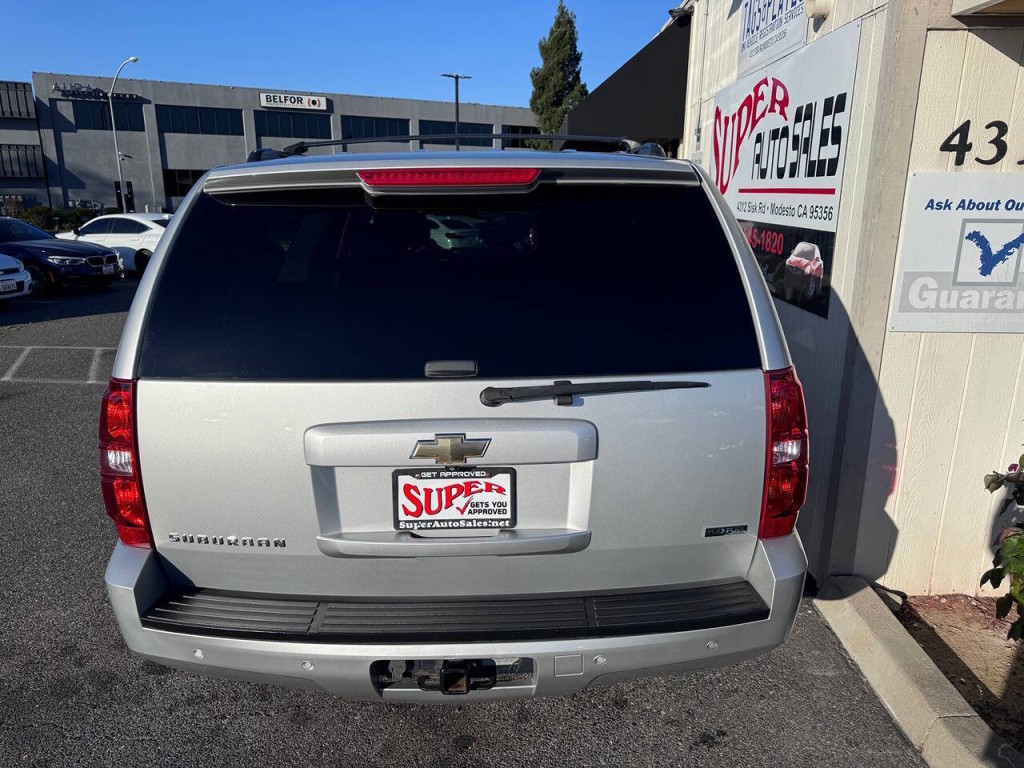 2011 Chevrolet Suburban Image 28