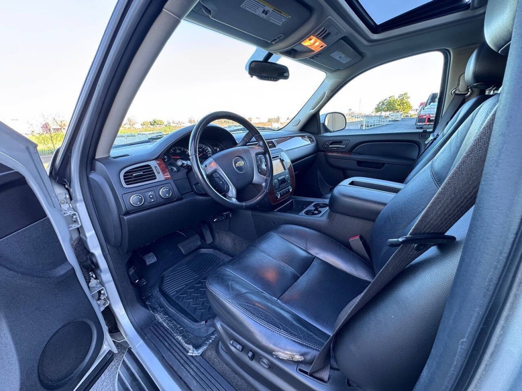 2011 Chevrolet Suburban Image 29
