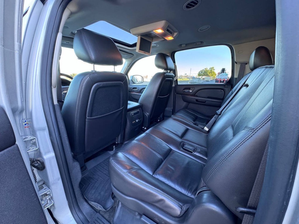 2011 Chevrolet Suburban Image 31