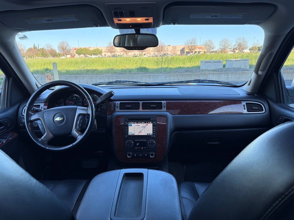 2011 Chevrolet Suburban Image 33