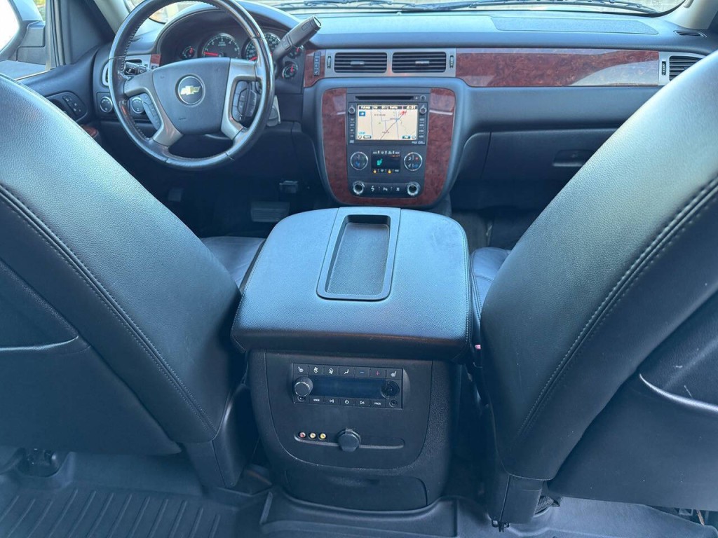2011 Chevrolet Suburban Image 34