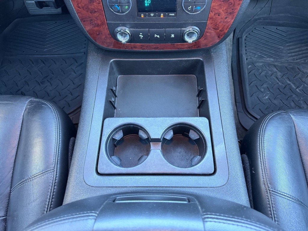 2011 Chevrolet Suburban Image 35