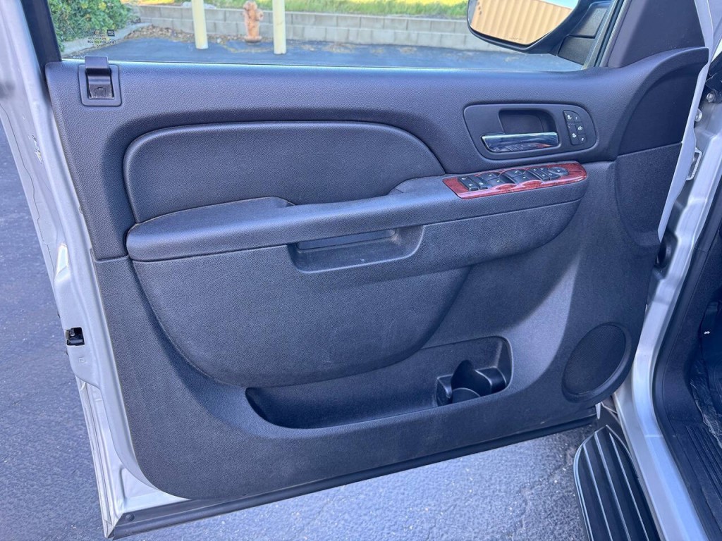 2011 Chevrolet Suburban Image 39