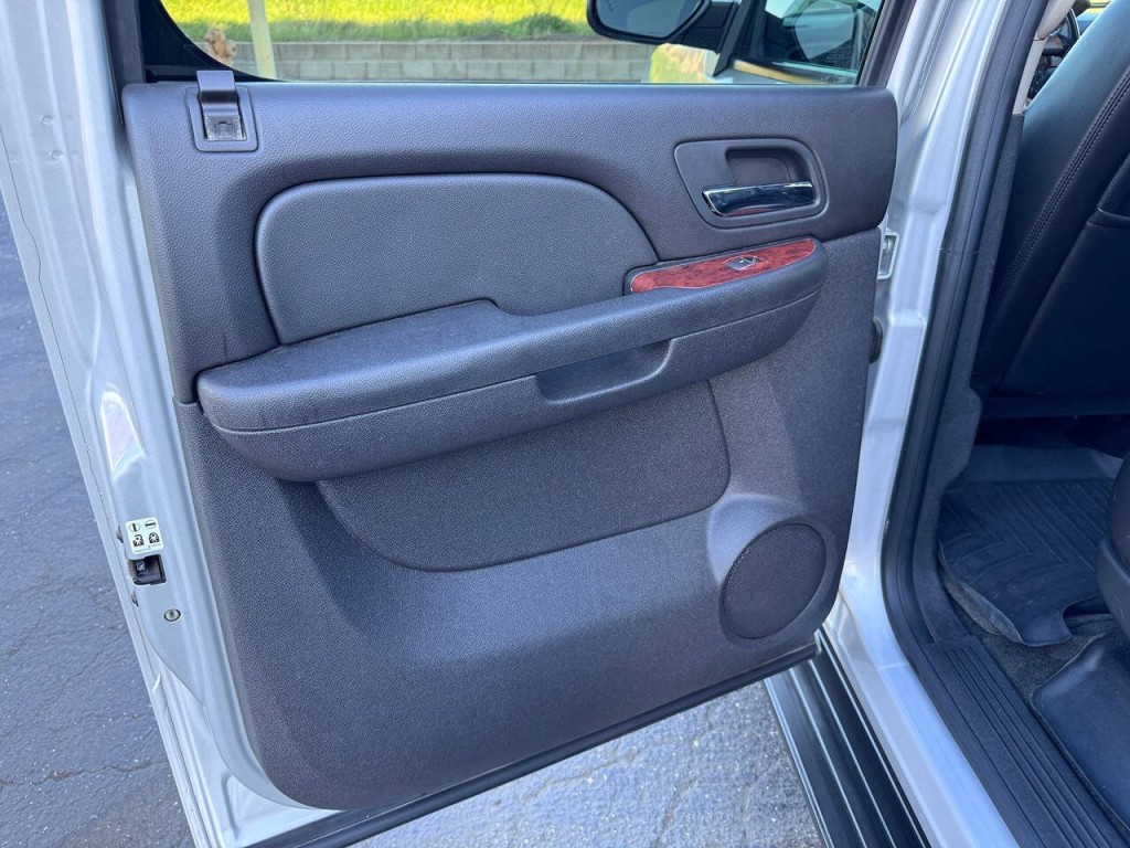 2011 Chevrolet Suburban Image 40