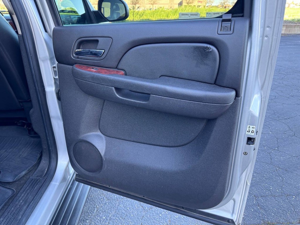 2011 Chevrolet Suburban Image 41