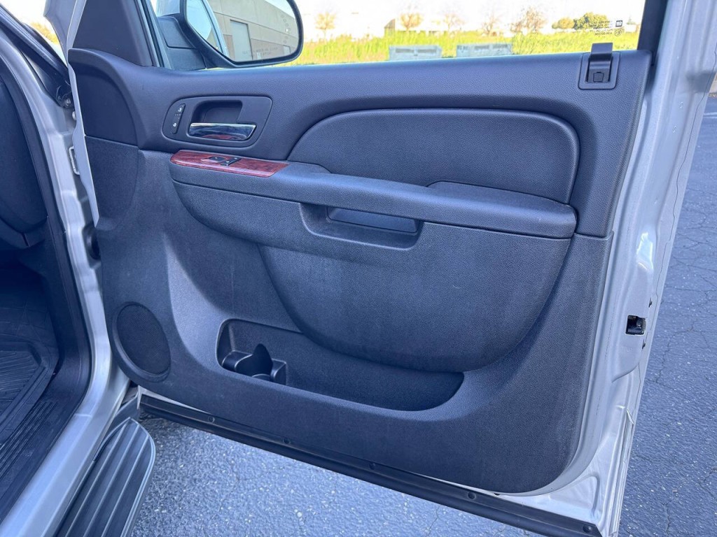 2011 Chevrolet Suburban Image 42