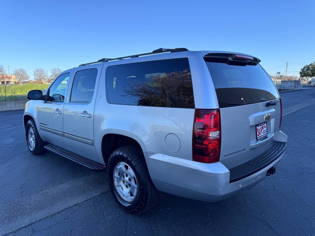 2011 Chevrolet Suburban Image 64