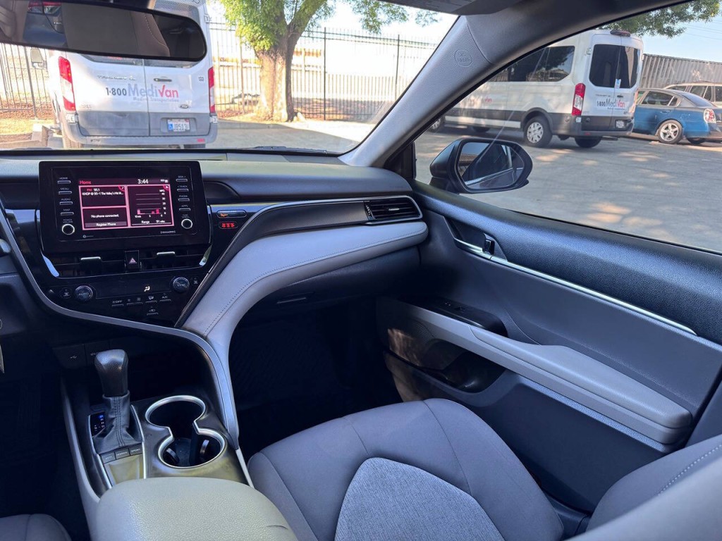 2022 Toyota Camry Image 17