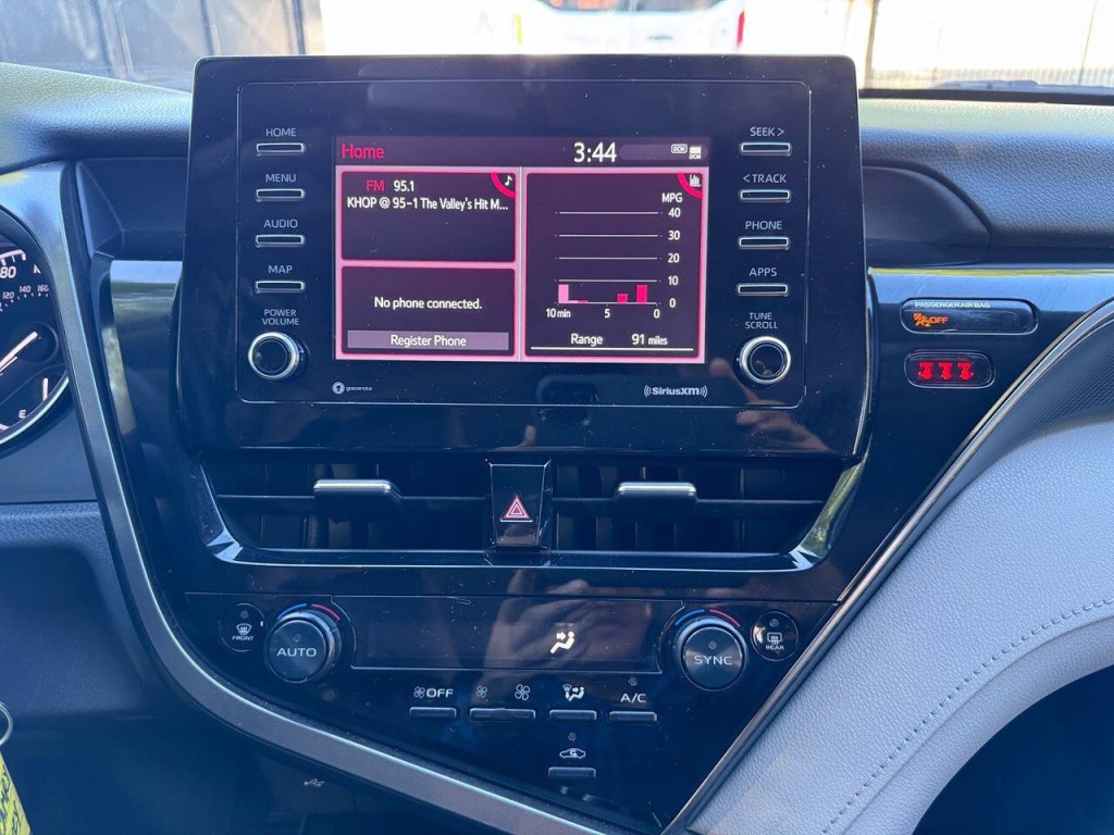 2022 Toyota Camry Image 19