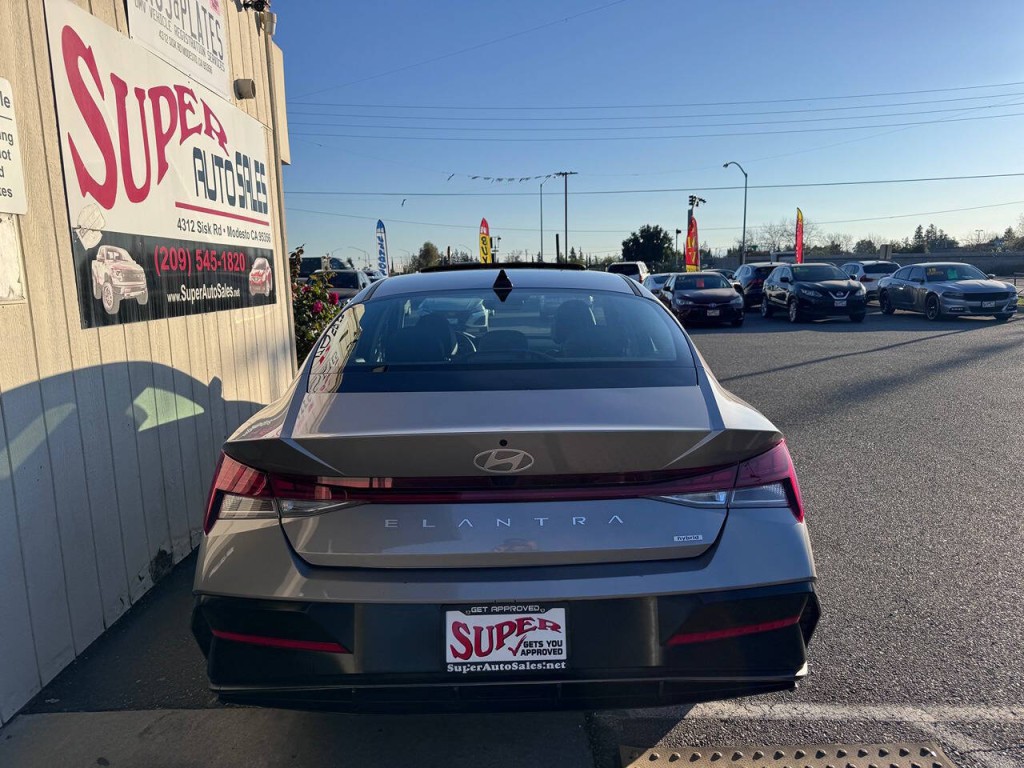 2025 Hyundai Elantra Image 4