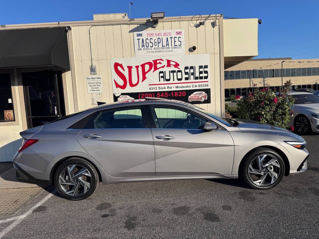 2025 Hyundai Elantra Image 7