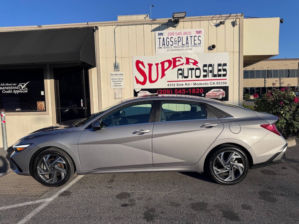 2025 Hyundai Elantra Image 8