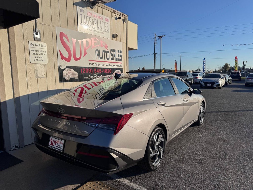 2025 Hyundai Elantra Image 9