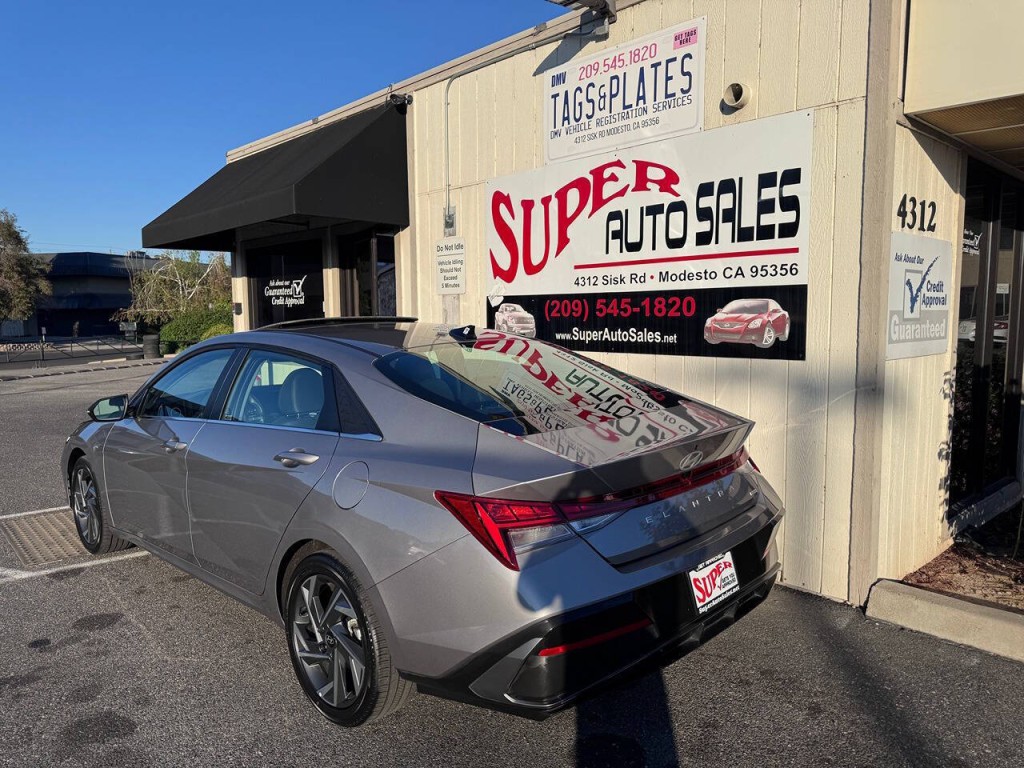 2025 Hyundai Elantra Image 10